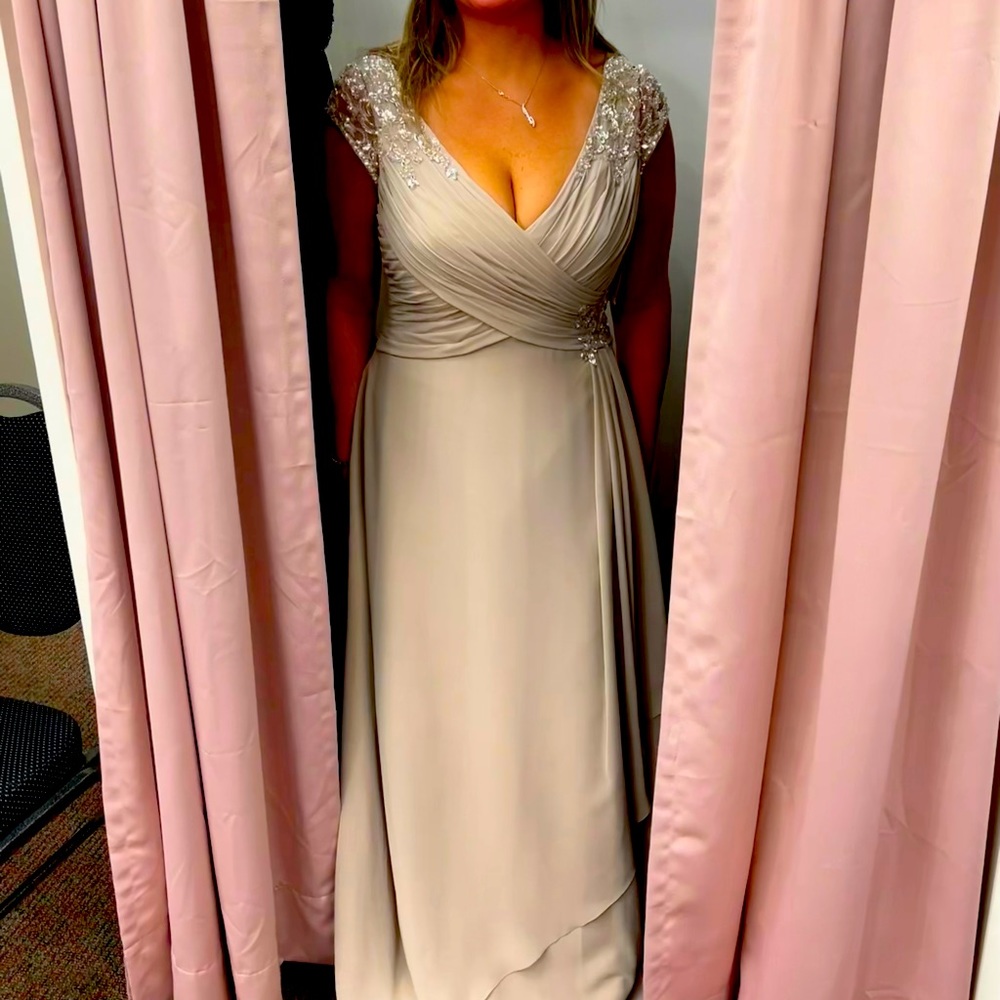 Formal mother of the groom dress size 10, never worn